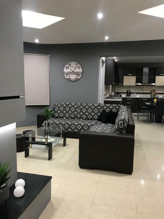 Modern Hilltop Family House W Amazing View Villa *